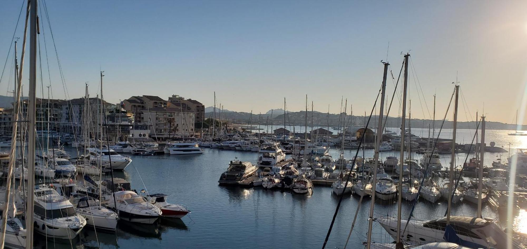 Residence Cap Hermes, Incroyable Vue Sur Le Port, Frejus Exterior photo